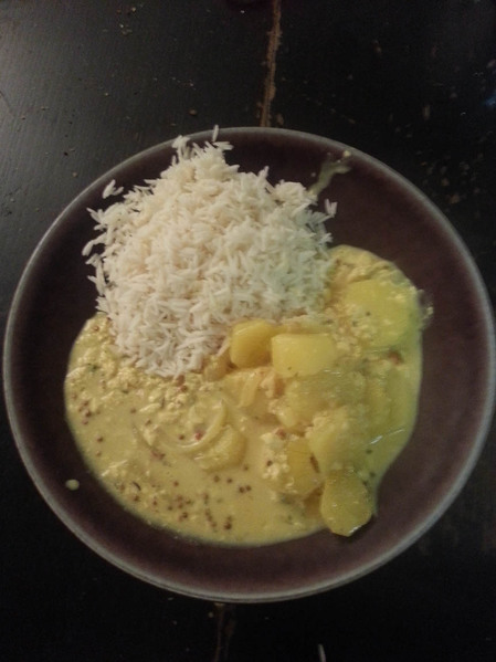 Curry de pommes de terre et tofu au lait de coco.jpg