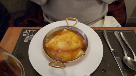 Crêpes suzette au beurre d'oranger, flambées au grand marnier