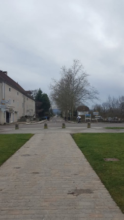allée amenant vers la saline d'Arc-et-Senans