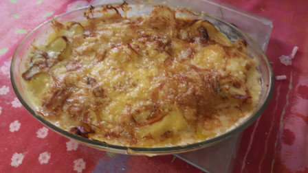 Gratin de pommes de terre au mont d'or et au vin jaune